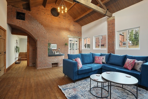 Historic Victorian Forge Manor | 5BR Luxury Home near Liverpool