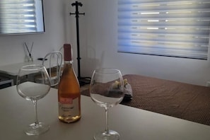 1 chambre, fer et planche Ă repasser, Wi-Fi, draps fournis