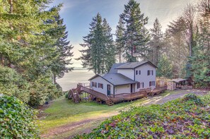 Exterior - Hat Island Home w/ Stunning View & Wraparound Deck (Everett)