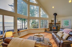 TV, fireplace, books, computer monitors - Hat Island Home w/ Stunning View & Wraparound Deck (Everett)