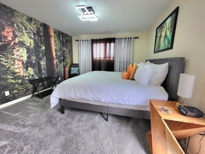 3 bedrooms, desk, iron/ironing board, travel cot - Base Camp-6.5 blocks to IU Campus & downtown, 3 Kings, Bicycles, Fence
(Bloomington)