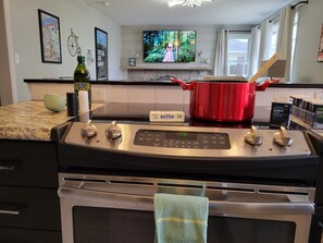 Fridge, microwave, oven, stovetop - Base Camp-6.5 blocks to IU Campus & downtown, 3 Kings, Bicycles, Fence

 (Bloomington)