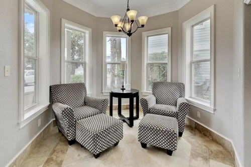 Family fun by the beach! 5500 sq ft with 5 BRs, 5 baths, game room, heated pool