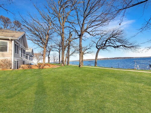 Pillsbury Point Cottage on West Lake Okoboji