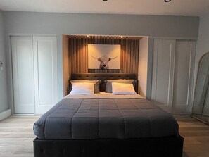 6 bedrooms, iron/ironing board, free WiFi, bed sheets