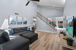 Smart TV, fireplace