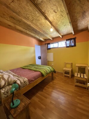 Basic Double Room | Free WiFi, bed sheets - Willhouse Hostel (Pucón)