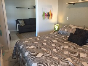 1 bedroom, WiFi, bed sheets - Beach & Bay! Waterfront condo with Fish/Boat Dock & Heated Pool (Treasure Island)