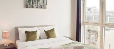 2 dormitorios, tabla de planchar con plancha, wifi gratis y ropa de cama