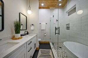 Douche, serviettes fournies