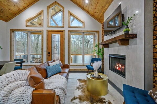 Smart-tv och eldstad