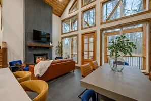 Interior - Kayak, Fish, 2 King Bd w/Pond Access*Pet*Hot Tub* (Broken Bow)