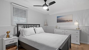 4 bedrooms, in-room safe, desk, iron/ironing board