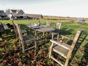 Outdoor dining - Stable Cottage (Moreton-in-Marsh)