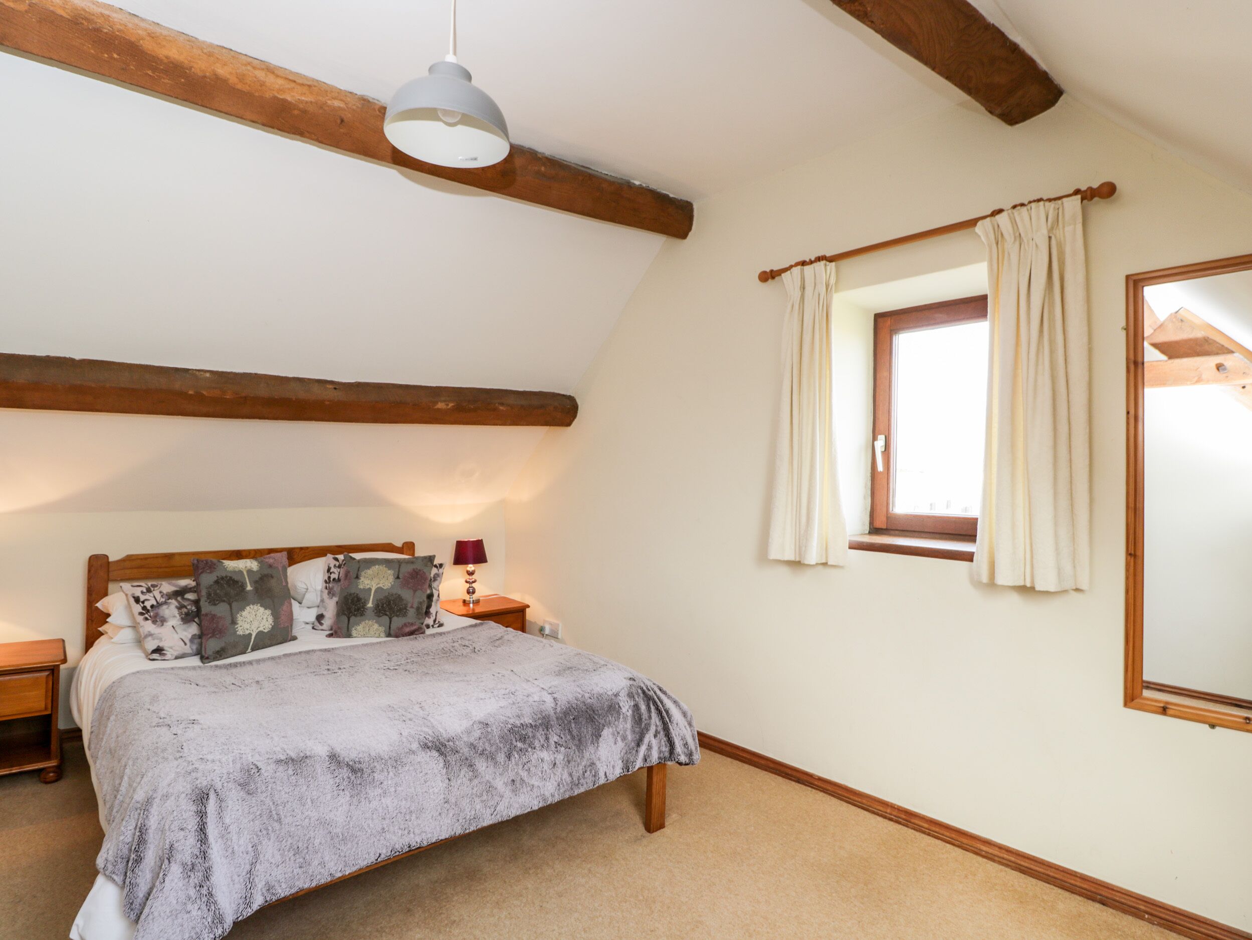 2 bedrooms, individually decorated, individually furnished, free WiFi