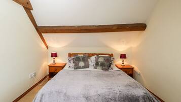 2 bedrooms, individually decorated, individually furnished, free WiFi