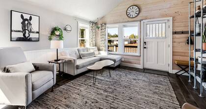 Sweet Seaview Home: Near Beach & Trailhead!