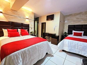 Exclusive Double Room | Desk, laptop workspace, free WiFi, bed sheets - Hotel del Valle (El Tambo)