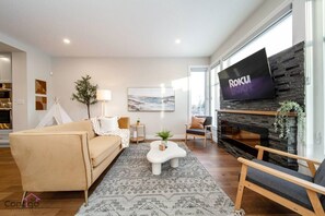 Smart TV, fireplace, books, offices