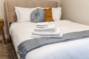 3 bedrooms, desk, iron/ironing board, travel cot