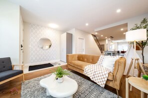 Smart TV, fireplace, books, offices