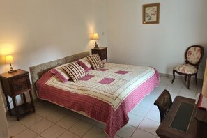 3 chambres, fer et planche à repasser, Wi-Fi gratuit, draps fournis