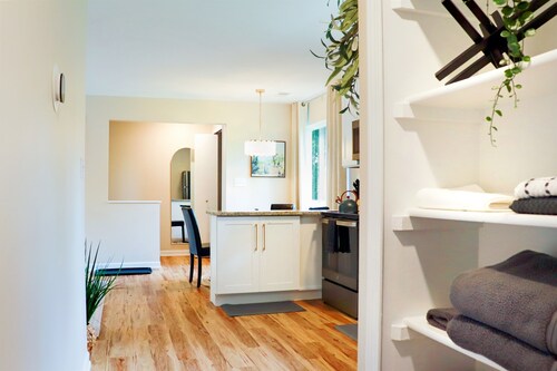 Cozy 1BR Apartment in Quiet Neighborhood