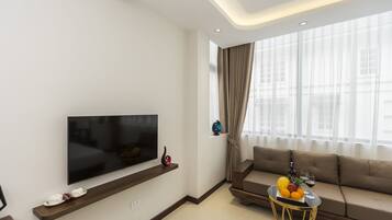 Luxury Double Room | Peti besi dalam bilik, meja, seterika/papan seterika, Wi-fi percuma