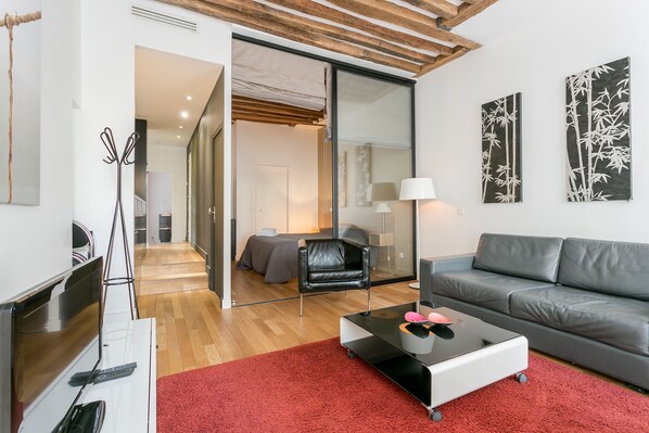 2 bedrooms, iron/ironing board, travel cot, WiFi