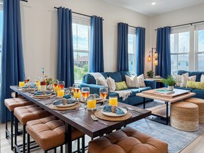 Dining - Hot Tub | Beach View | Pet Friendly | 2 King Suite (Galveston)