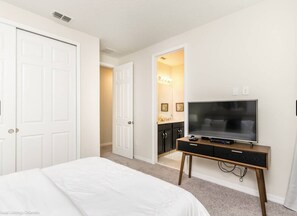 9 bedrooms, iron/ironing board, WiFi, bed sheets - Last Minute Disney! Private Pool, Hot Tub, Game Room & Themed Bedrooms. Book Now! #18034 (Orlando)