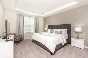 9 dormitoris, planxa i posts de planxar, wifi i roba de llit 