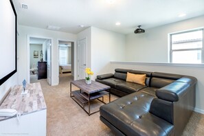 5 habitaciones, tabla de planchar con plancha, wifi y ropa de cama 
