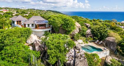 Indigo Hill - VIEWS! SUNSETS! POOL! Newly Renovated (2023) and modern amenities.