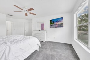 5 habitaciones, tabla de planchar con plancha, wifi y ropa de cama 