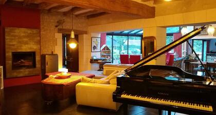 A la croisée des chùteux de la Loire trÚs grande maison familiale avec piscine.