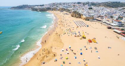 House w/ Terrace & View – Central Albufeira