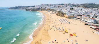 House w/ Terrace & View – Central Albufeira