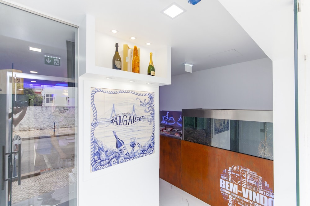 Traditional House, Close To Beach & Town Centre, Sea View, Roof Terrace, A/c - Albufeira