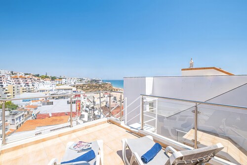 Cozy House in Albufeira, by the Beach
