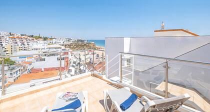 Cozy House in Albufeira, by the Beach