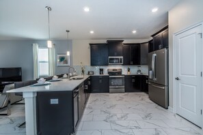 Fridge, microwave, oven, stovetop - Last Minute Disney Getaway! Private Pool, Hot Tub & Game Room. Book Now! #16402 (Orlando)