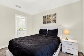 6 habitaciones, tabla de planchar con plancha, wifi y ropa de cama 