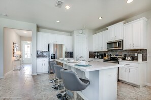 Fridge, microwave, oven, stovetop - Last Minute Disney! Private Pool, Hot Tub, Game Room & Themed Bedrooms. Book Now! #18304 (Orlando)