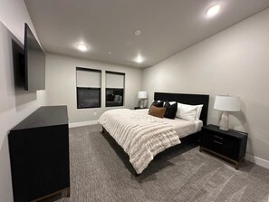 3 slaapkamers, een strijkplank/strijkijzer, wifi, beddengoed