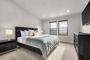 3 chambres, fer et planche à repasser, Wi-Fi, draps fournis