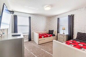 8 chambres, fer et planche à repasser, Wi-Fi, draps fournis