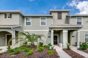 Exterior - Last Minute Disney Getaway! Townhouse with Private Pool. Book Now! #20638 (Orlando)