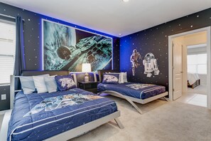7 quartos, ferros/tábuas de passar roupa, Wi-Fi, roupa de cama