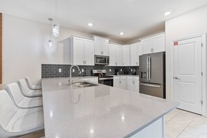 Fridge, microwave, oven, stovetop - Last Minute Disney! Private Pool, Hot Tub, Game Room & Themed Bedrooms. Book Now! #29050 (Orlando)